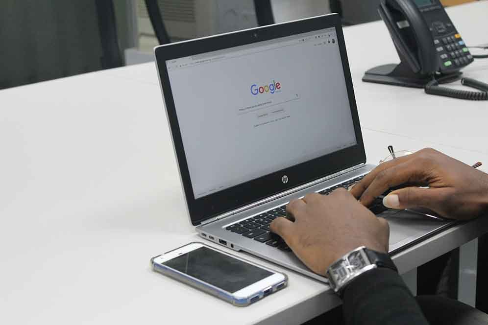 Top 7 Google Keywords Patients Use to Find RMTs in Ontario